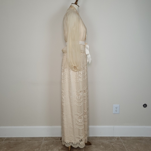 Vintage Tan Polyester Lace Long Maxi Dress w/Sheer Chiffon/Lace Capelet - 12/L - Picture 4 of 14